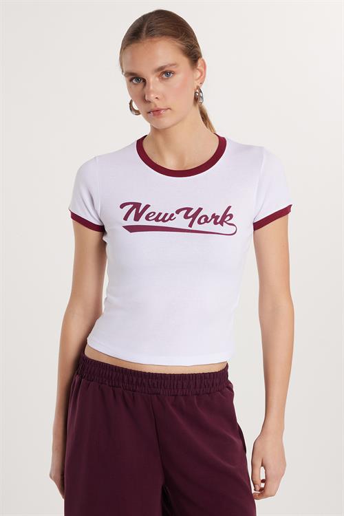 Kadın Slim Fit Dar Kesim %100 Pamuk Kısa Kollu Bisiklet Yaka Baskılı Beyaz Tişört