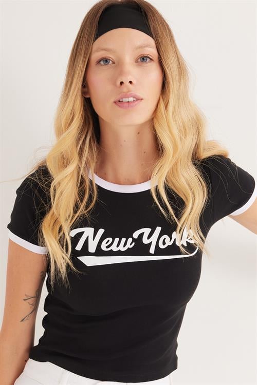 Kadın Slim Fit Dar Kesim %100 Pamuk Bisiklet Yaka Baskılı Siyah Tişört