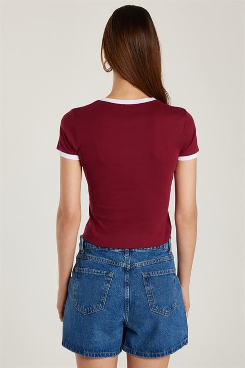 Kadın Slim Fit Dar Kesim %100 Pamuk Kısa Kollu Bisiklet Yaka Baskılı Bordo Tişört