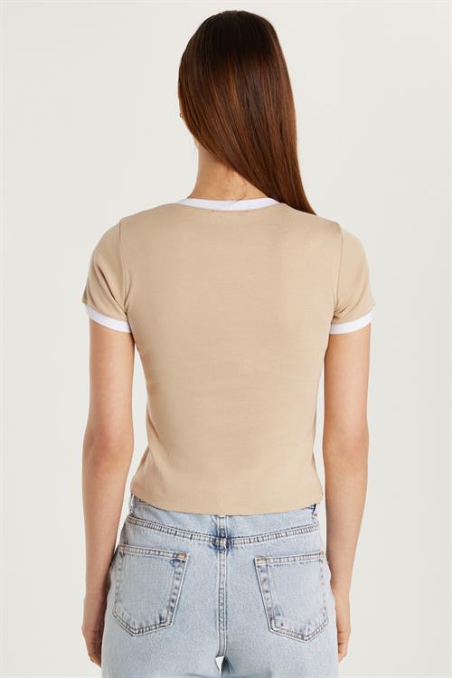 Kadın Slim Fit Dar Kesim %100 Pamuk Bisiklet Yaka Baskılı Bej Tişört
