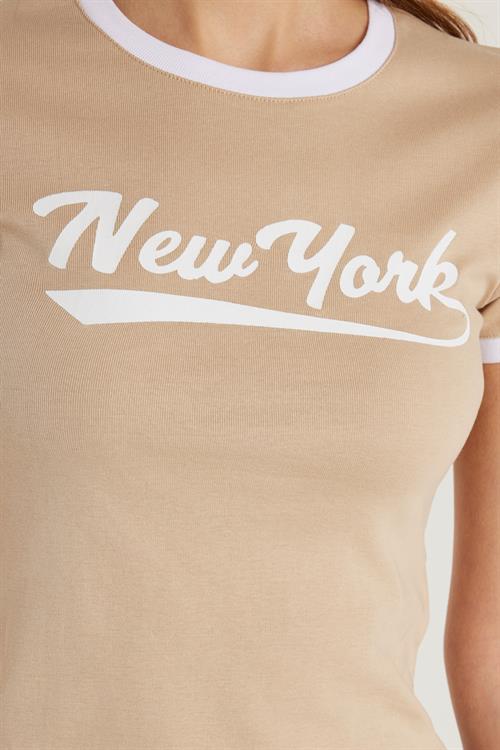 Kadın Slim Fit Dar Kesim %100 Pamuk Bisiklet Yaka Baskılı Bej Tişört