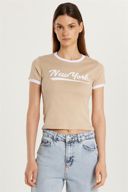 Kadın Slim Fit Dar Kesim %100 Pamuk Bisiklet Yaka Baskılı Bej Tişört
