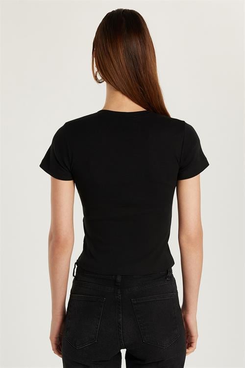 Kadın Slim Fit Dar Kesim %100 Pamuk Kısa Kollu Bisiklet Yaka Baskılı Siyah Tişört