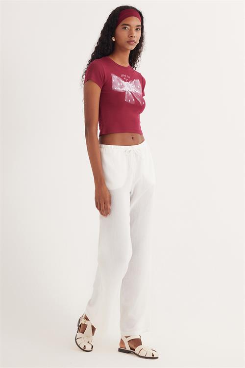 Kadın Slim Fit Dar Kesim %100 Pamuk Kısa Kollu Bisiklet Yaka Baskılı Bordo Tişört