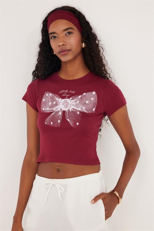 Kadın Slim Fit Dar Kesim %100 Pamuk Kısa Kollu Bisiklet Yaka Baskılı Bordo Tişört
