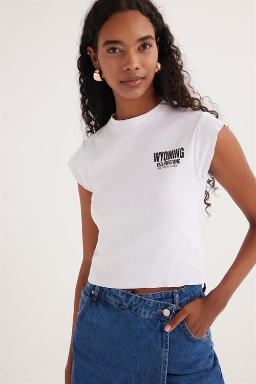 Kadın Slim Fit Ribanalı Baskılı %100 Pamuk Bisiklet Yaka Beyaz Tişört