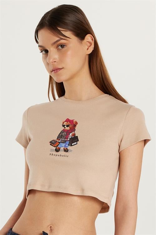 Kadın Slim Fit Dar Kesim %100 Pamuk Bisiklet Yaka Baskılı Bej Crop Tişört