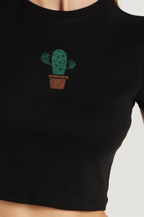 Kadın Slim Fit Dar Kesim %100 Pamuk Bisiklet Yaka Baskılı Siyah Crop Tişört