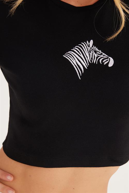 Kadın Slim Fit Dar Kesim %100 Pamuk Bisiklet Yaka Baskılı Siyah Crop Tişört