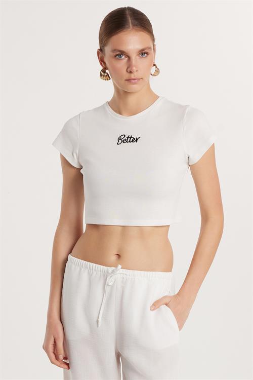 Kadın Slim Fit Dar Kesim %100 Pamuk Bisiklet Yaka Baskılı Beyaz Crop Tişört