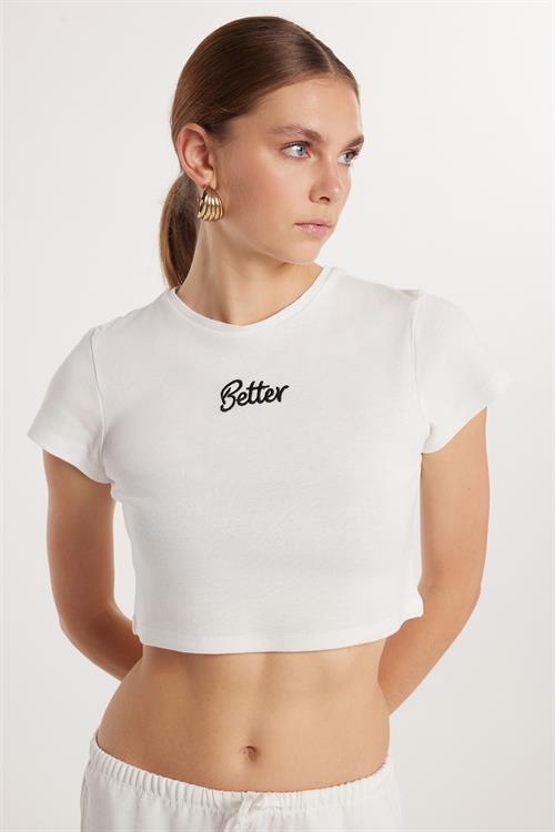 Kadın Slim Fit Dar Kesim %100 Pamuk Bisiklet Yaka Baskılı Beyaz Crop Tişört