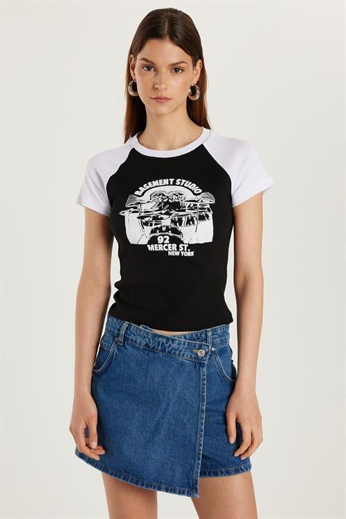 Kadın Slim Fit Dar Kesim %100 Pamuk Kısa Kollu Bisiklet Yaka Baskılı Siyah Tişört