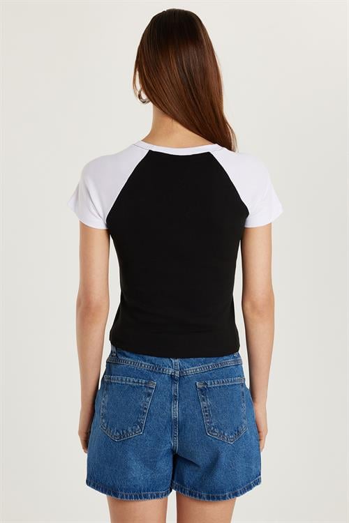 Kadın Slim Fit Dar Kesim %100 Pamuk Kısa Kollu Bisiklet Yaka Baskılı Siyah Tişört