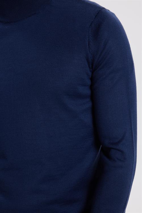 Erkek Standart Fit Normal Kesim Yarım Balıkçı Yaka Düz Lacivert Triko Kazak