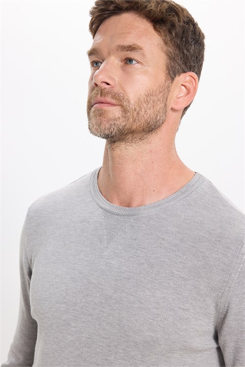Erkek Standart Fit Normal Kesim Bisiklet Yaka Gri Triko Kazak