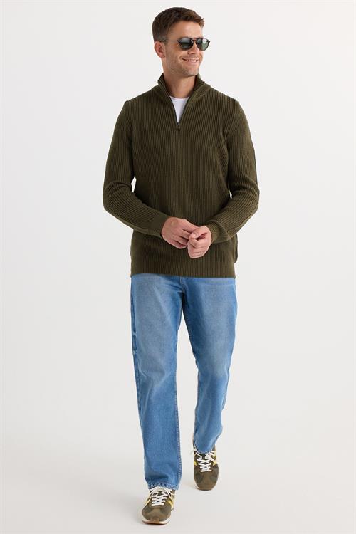 Erkek Slim Fit Dar Kesim Fermuarlı Haki Dik Yaka Triko Kazak