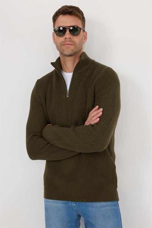 Erkek Slim Fit Dar Kesim Fermuarlı Haki Dik Yaka Triko Kazak