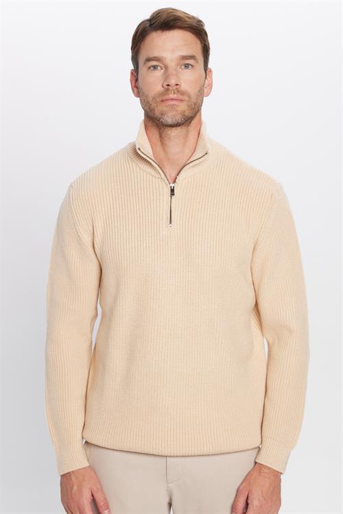 Erkek Slim Fit Dar Kesim Fermuarlı Bej Dik Yaka Triko Kazak