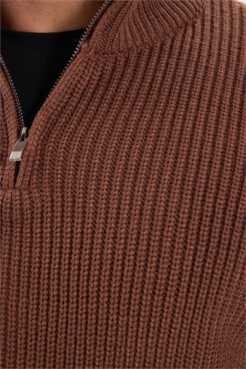 Erkek Slim Fit Dar Kesim Fermuarlı Kahverengi Dik Yaka Triko Kazak