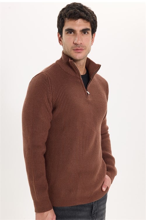 Erkek Slim Fit Dar Kesim Fermuarlı Kahverengi Dik Yaka Triko Kazak