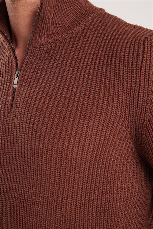 Erkek Slim Fit Dar Kesim Fermuarlı Kahverengi Dik Yaka Triko Kazak