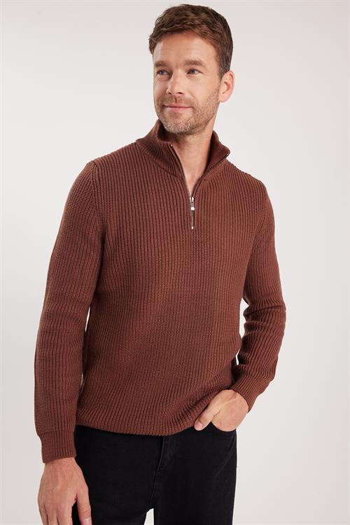 Erkek Slim Fit Dar Kesim Fermuarlı Kahverengi Dik Yaka Triko Kazak