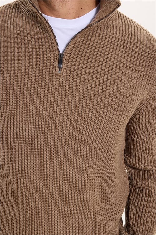 Erkek Slim Fit Dar Kesim Fermuarlı Koyu Vizon Dik Yaka Triko Kazak
