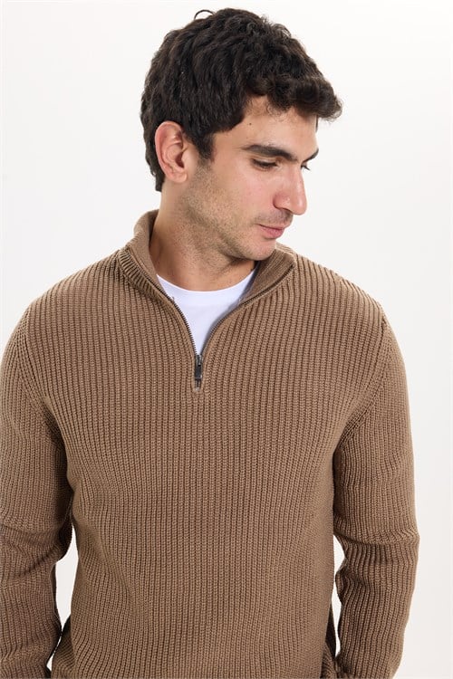 Erkek Slim Fit Dar Kesim Fermuarlı Koyu Vizon Dik Yaka Triko Kazak