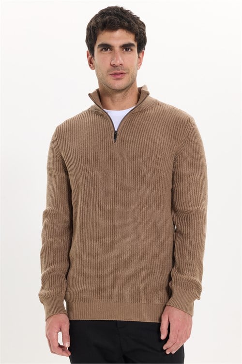 Erkek Slim Fit Dar Kesim Fermuarlı Koyu Vizon Dik Yaka Triko Kazak