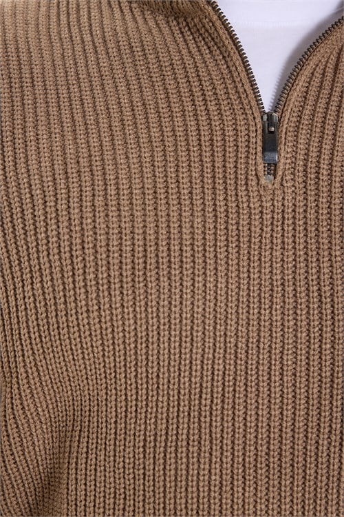 Erkek Slim Fit Dar Kesim Fermuarlı Koyu Vizon Dik Yaka Triko Kazak