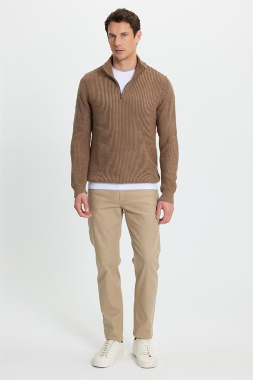 Erkek Slim Fit Dar Kesim Fermuarlı Koyu Vizon Dik Yaka Triko Kazak