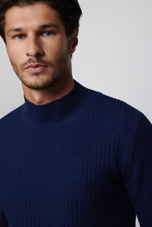 Slim Fit Yarım Balıkçı Yaka Tüylenme Yapmayan Lacivert Erkek Triko Kazak
