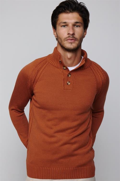 Erkek Slim Fit Dar Kesim Dik Yaka Düğmeli Tarçın Triko Kazak