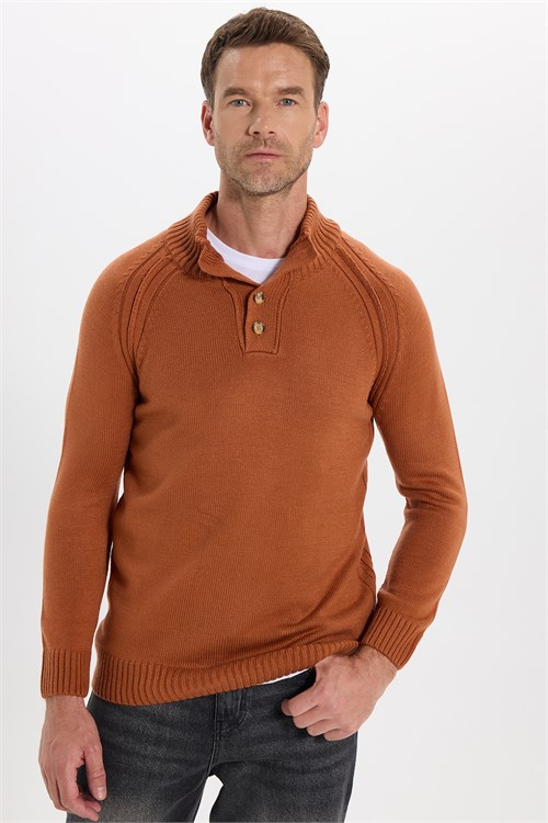 Erkek Slim Fit Dar Kesim Dik Yaka Düğmeli Tarçın Triko Kazak