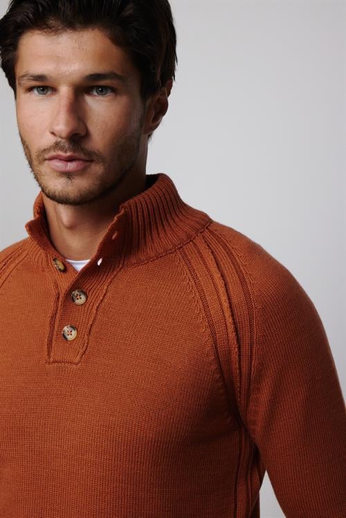 Erkek Slim Fit Dar Kesim Dik Yaka Düğmeli Tarçın Triko Kazak