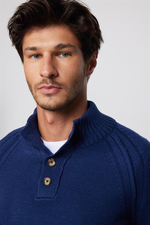 Erkek Slim Fit Dar Kesim Dik Yaka Düğmeli Lacivert Triko Kazak