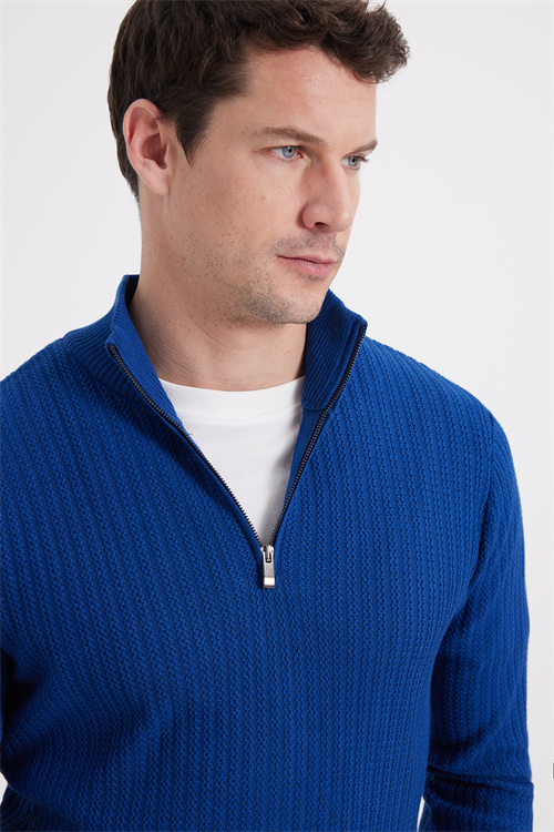 Slim Fit Dar Kesim Dik Yaka Fermuarlı Desenli Saks Mavi Erkek Triko Kazak