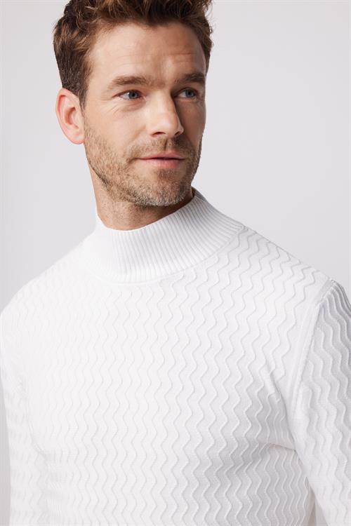 Erkek Slim Fit Dar Kesim Yarım Balıkçı Yaka Desenli Tüylenmeyen Beyaz Triko Kazak