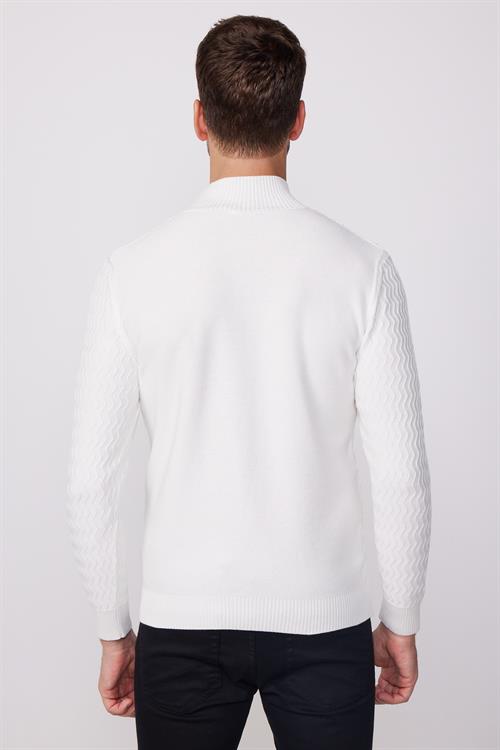 Erkek Slim Fit Dar Kesim Yarım Balıkçı Yaka Desenli Tüylenmeyen Beyaz Triko Kazak
