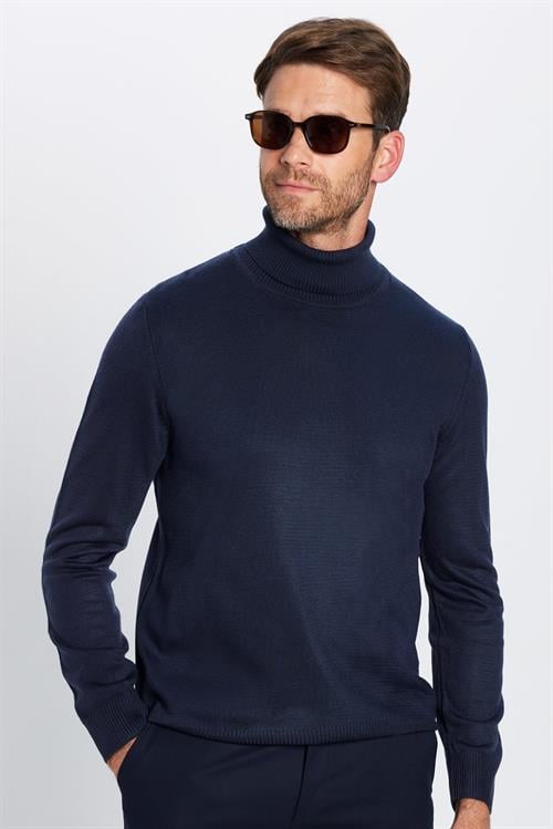 Erkek Slim Fit Dar Kesim Yumuşak Dokulu Tüylenmeyen Lacivert Tam Balıkçı Yaka Triko Kazak