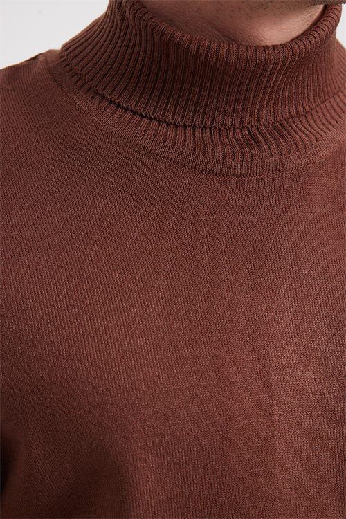 Erkek Slim Fit Dar Kesim Yumuşak Dokulu Tüylenmeyen Kahverengi Tam Balıkçı Yaka Triko Kazak