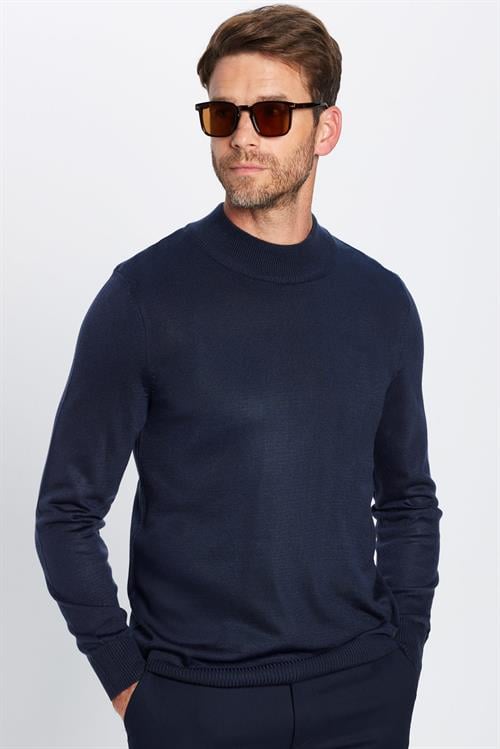 Erkek Slim Fit Dar Kesim Yumuşak Dokulu Tüylenmeyen Lacivert Yarım Balıkçı Yaka Triko Kazak