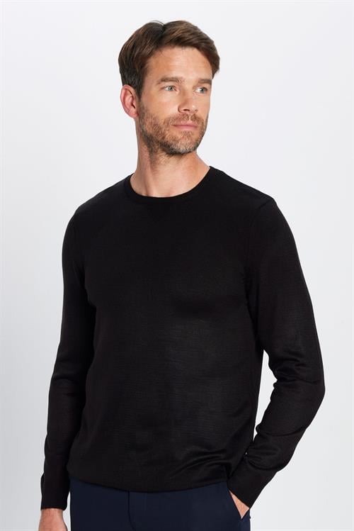 Erkek Slim Fit Dar Kesim Yumuşak Dokulu Tüylenmeyen Siyah Bisiklet Yaka Triko Kazak
