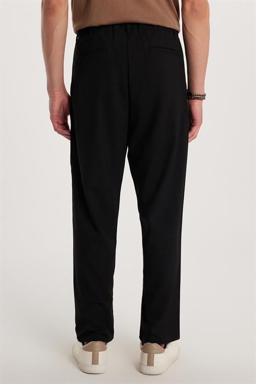 Erkek Regular Fit Çift Pileli Beli Lastikli Rahat Kesim Bol Paça Baggy Siyah Pantolon