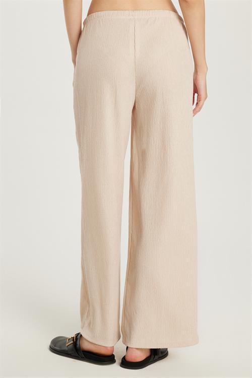 Kadın Slim Fit Gofre Raşel Beli Bağcıklı Geniş Paça Bej Pantolon
