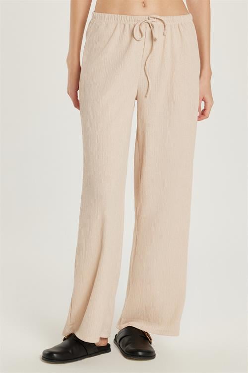 Kadın Slim Fit Gofre Raşel Beli Bağcıklı Geniş Paça Bej Pantolon