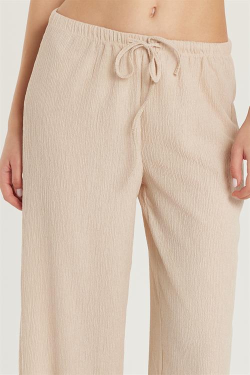Kadın Slim Fit Gofre Raşel Beli Bağcıklı Geniş Paça Bej Pantolon