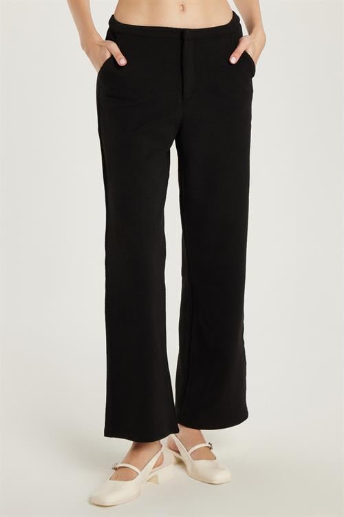 Kadın Slim Fit Dar Kesim Geniş Paça Siyah Pantolon