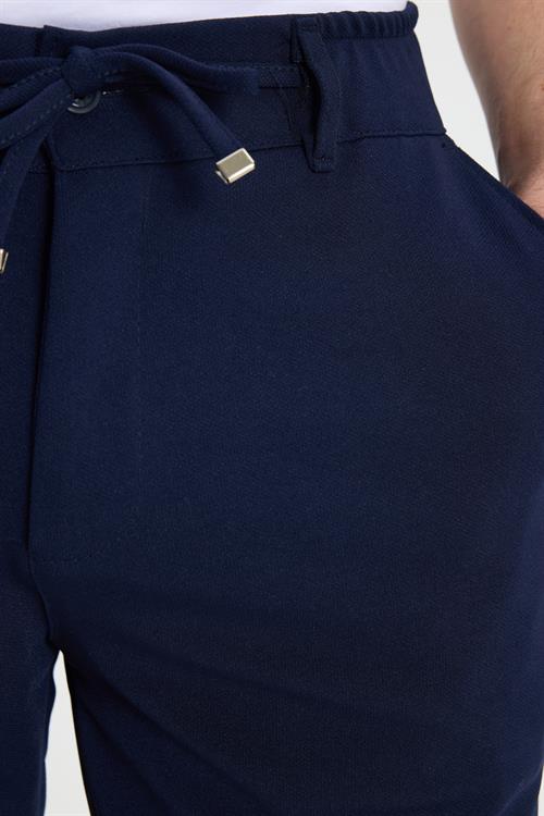 Erkek Slim Fit Dar Kesim Beli Lastikli Bağcık Detaylı Lacivert Pantolon