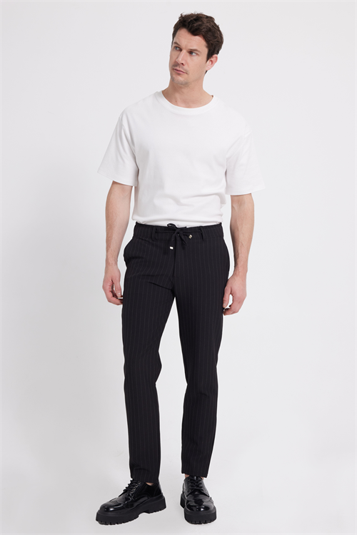 Erkek Slim Fit Dar Kesim Gofre Kumaş Beli Bağcıklı Çizgili Siyah Pantolon